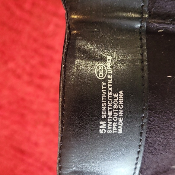 Stylish Black Leather Women's Boots - Picture 6 of 7